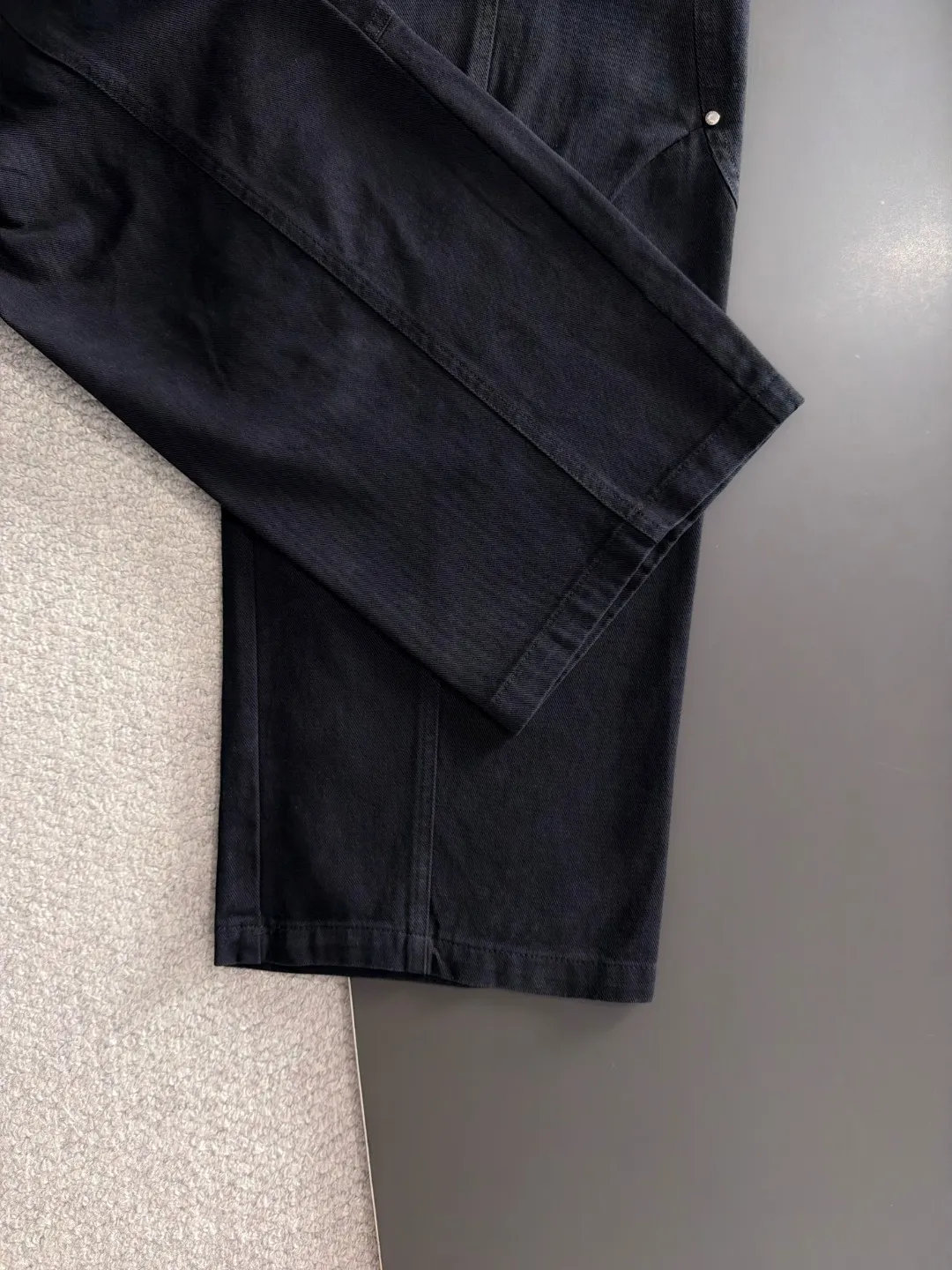 Next day shipment P195 Balenciaga High Quality 2026 Autumn and Winter New Arrival elastic band casual pants, counter-customized fabrics, Breathable, high comfort, impeccable details, brand element design concept, reflecting high quality. It feels delicate and soft! It presents a casual cut and the upper body shape is great! Sizes:S-3XL